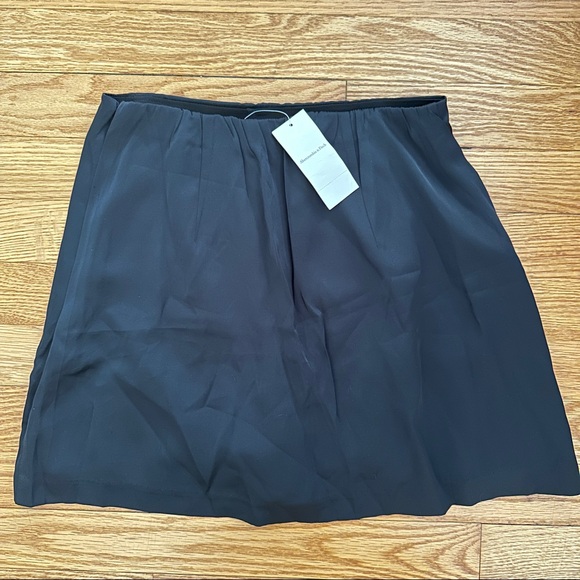 Abercrombie and Fitch Women's Satin Mini Skort Black XS - Picture 3 of 6